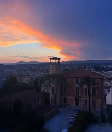3 Pieces Avec Vue Proche Du Port De Nice